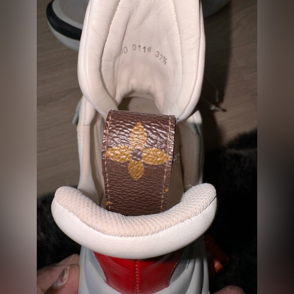 Louis Vuitton LV Archlight Sneakers - Picture 10 of 14